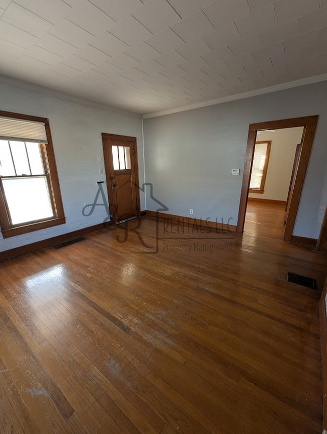 Photo - 206 W 1st St