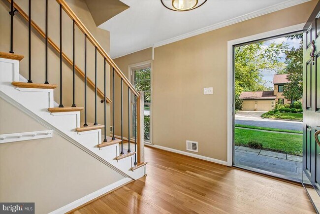 Photo - 1710 Chesterford Way