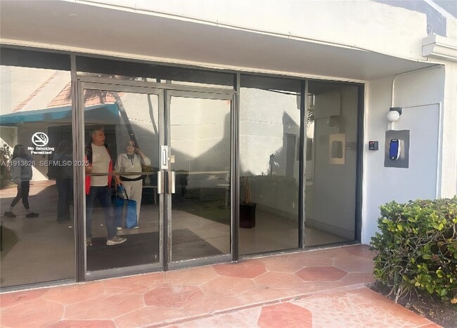 Photo - 303 Racquet Club Rd Unidad 204