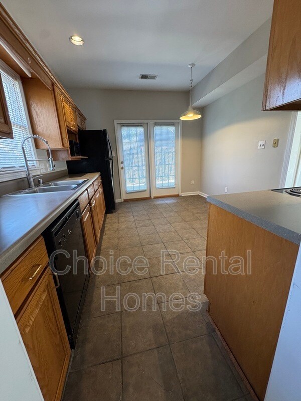 Photo - 1945 Stonebrook Lane