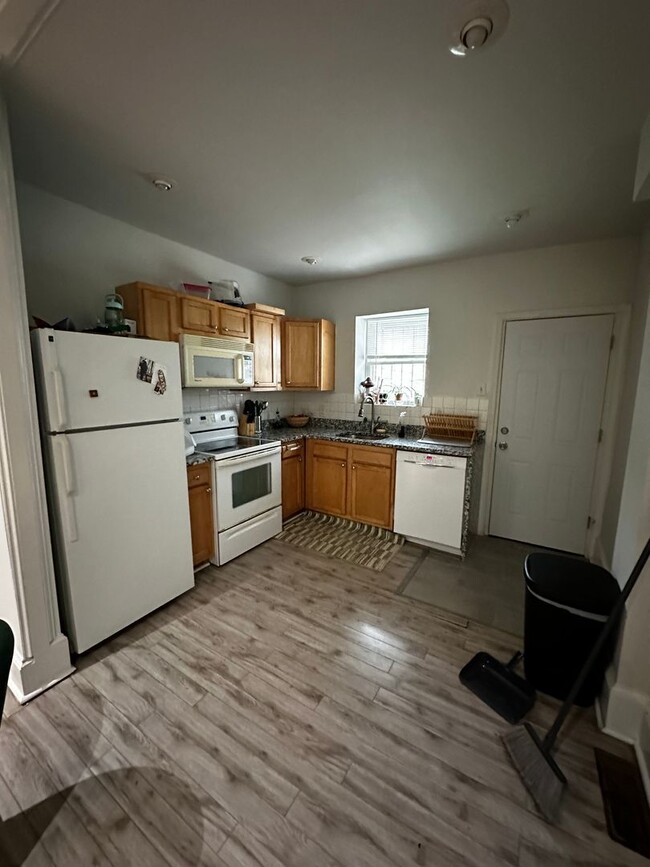 Photo - 2205 W Thompson St Apartment Unit 1