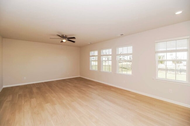 Photo - 5974 Oak Br Cir