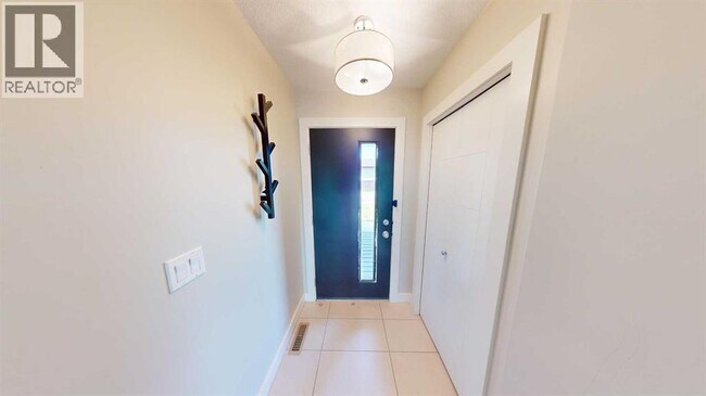 Photo - 12605-1102A 102A St