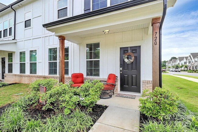 Photo - 720 Herlong Ave