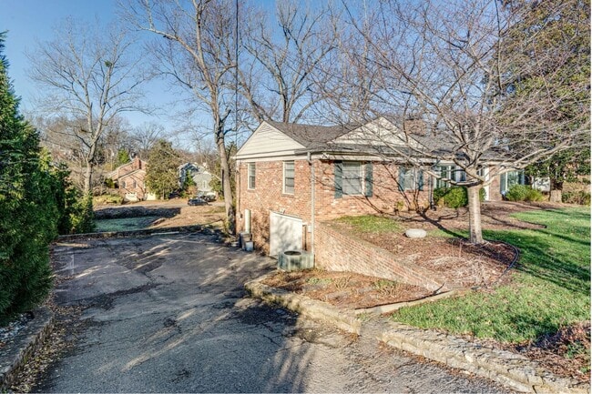 Photo - Spacious Green Hills Retreat | 3–4BR, 3BA ...