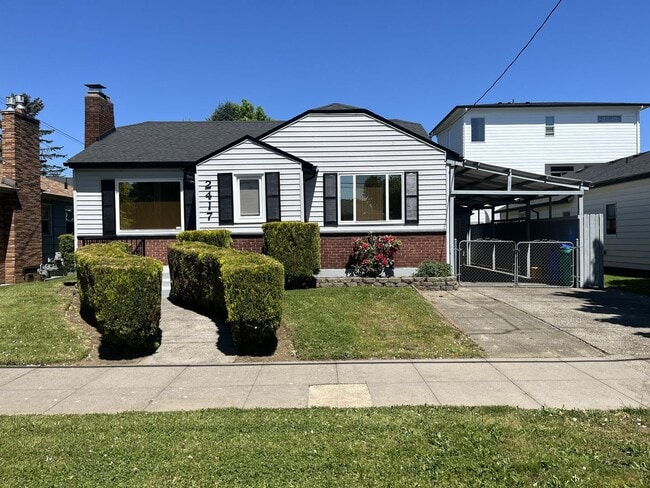 Building Photo - Bright and Welcoming Home with Modern Kitchen, Expansive Backyard & Flexible Living Space