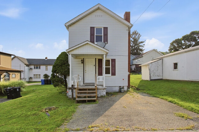 Building Photo - 1810 Salem St