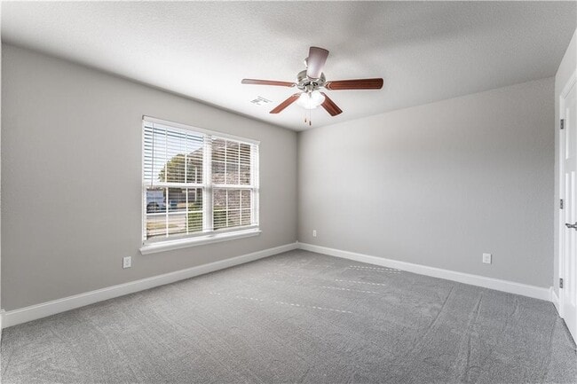 Photo - 2220 Hunter Dr