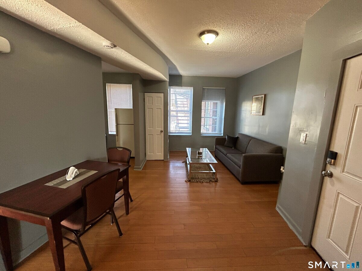 Photo - 83 Hallock St