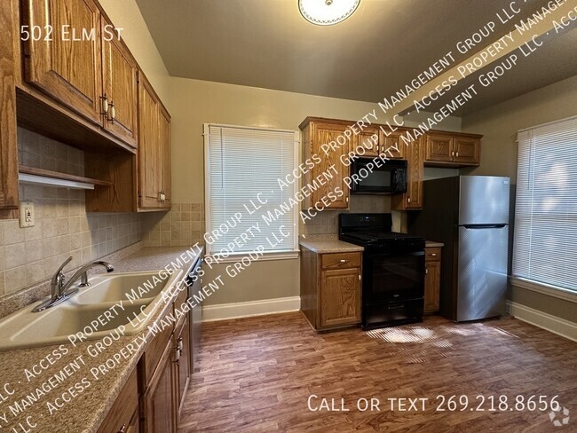 Building Photo - 502 Elm St Rental