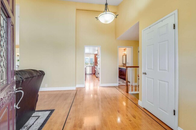 Photo - 208 Crestview Dr