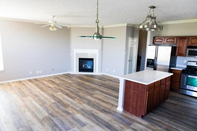 Photo - 14005 Kelly Dr