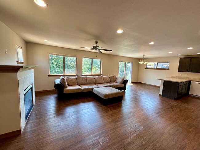 Photo - 2145 Seamount Dr