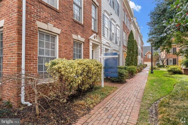 Building Photo - 306 S Fayette St Rental