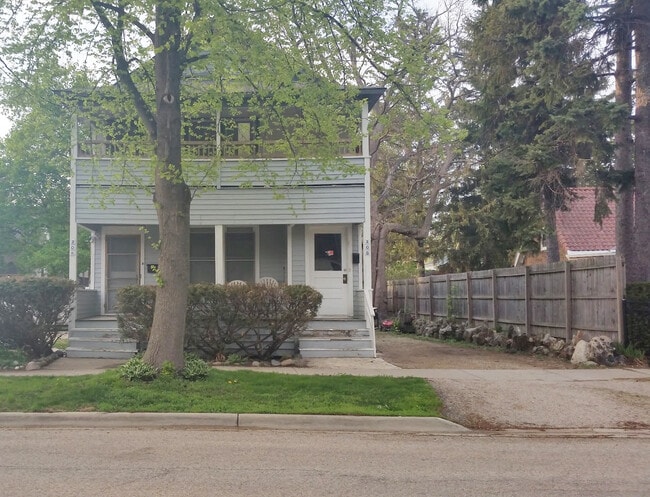 Building Photo - 208 E Russell St Unit 1 Rental