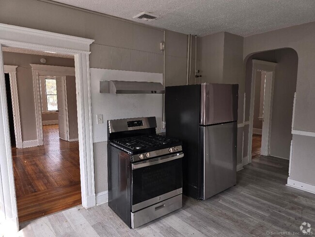 Building Photo - 25 Earl St Unit 3rd FL Rental