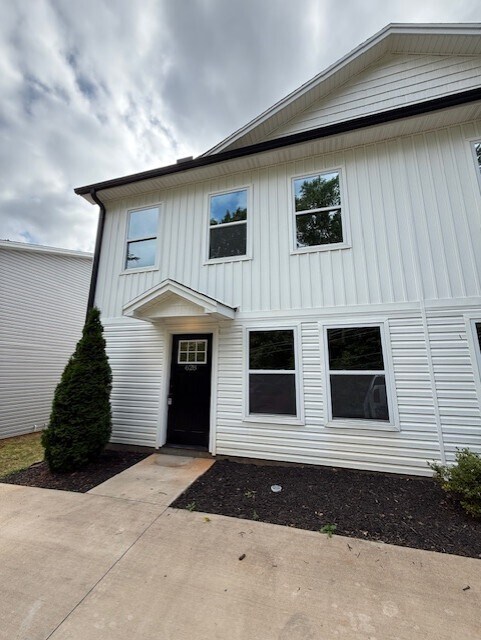 Photo - 628 Tanner Rd Townhome