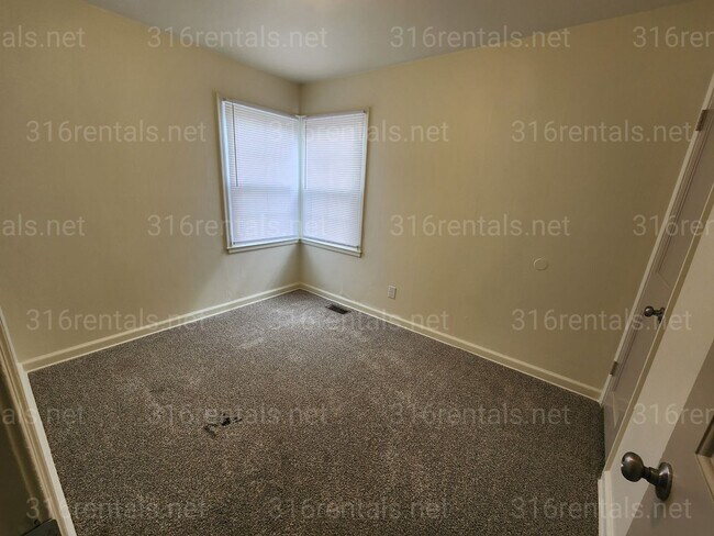 Photo - $1,050- 3 bedroom/ 1 bathroom - Single Family Home