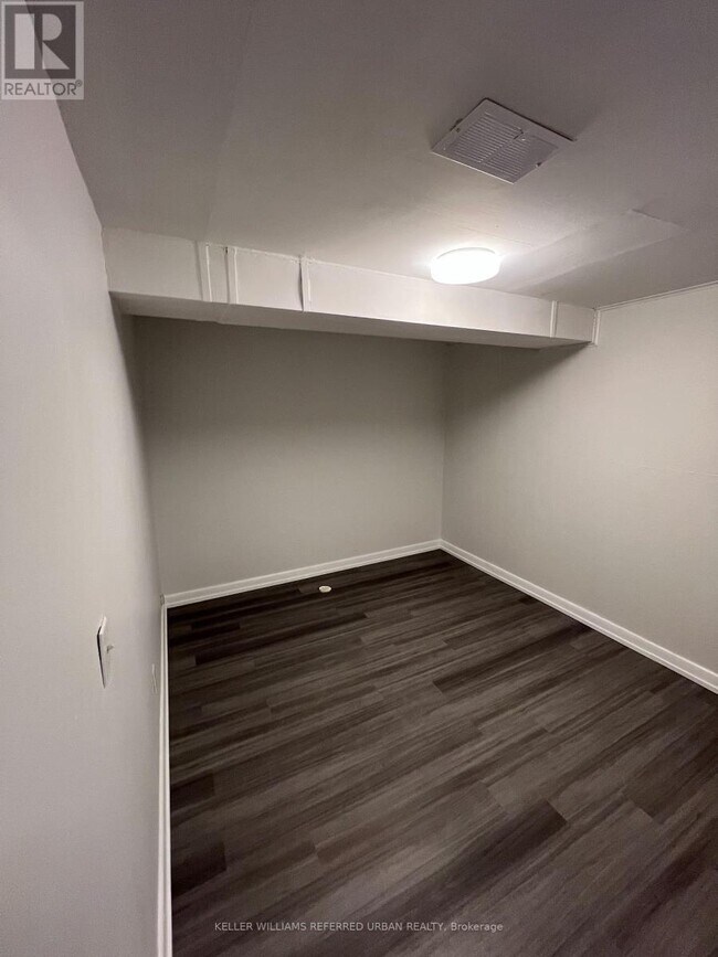 Photo - 9 Dalbeattie Ave