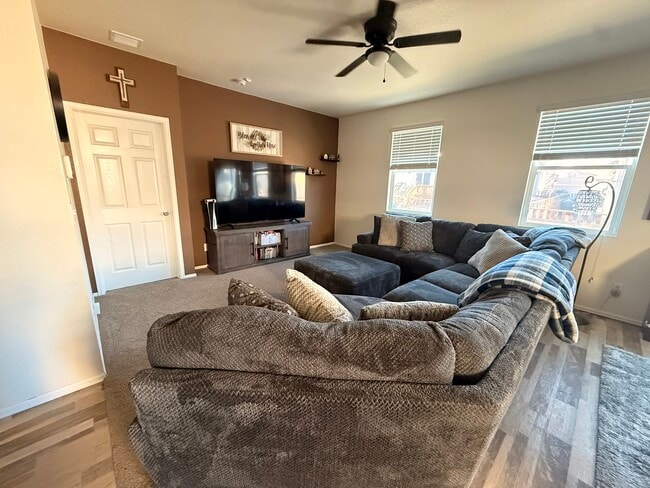 Living room - 1027 Draw St