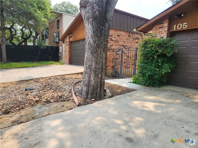 Building Photo - 105 E Tanglewood Dr Rental