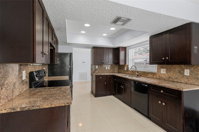 Photo - 842 SW 68th Ave