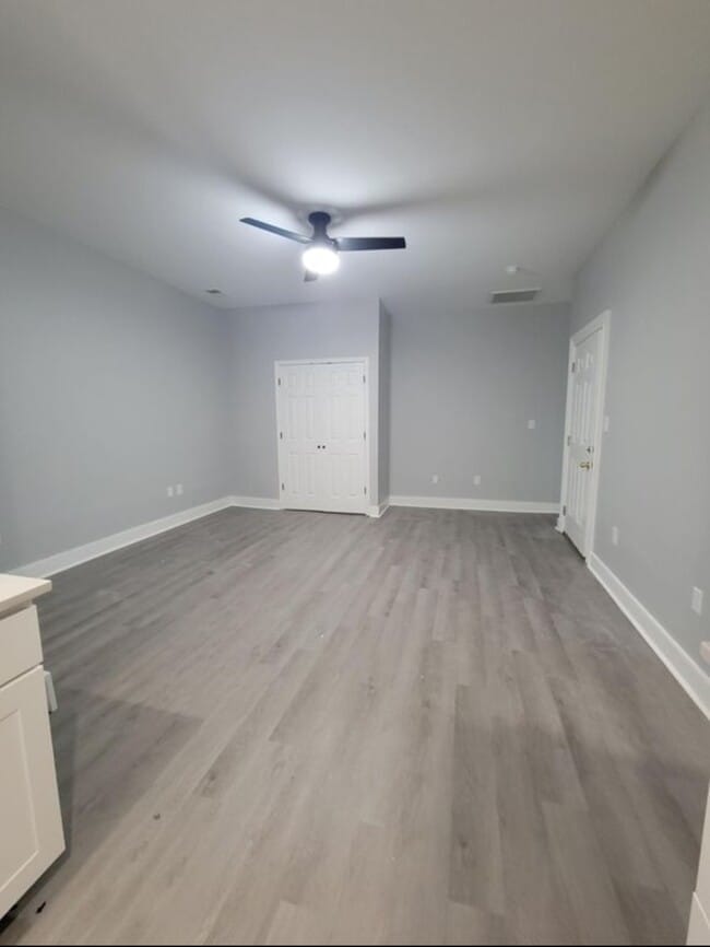 Living area - 517 Poplar St Unit C