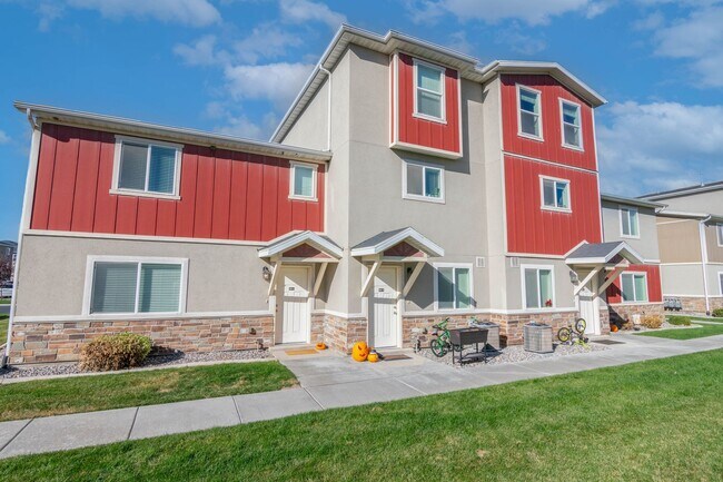 Photo - *Tucker Row in Vineyard