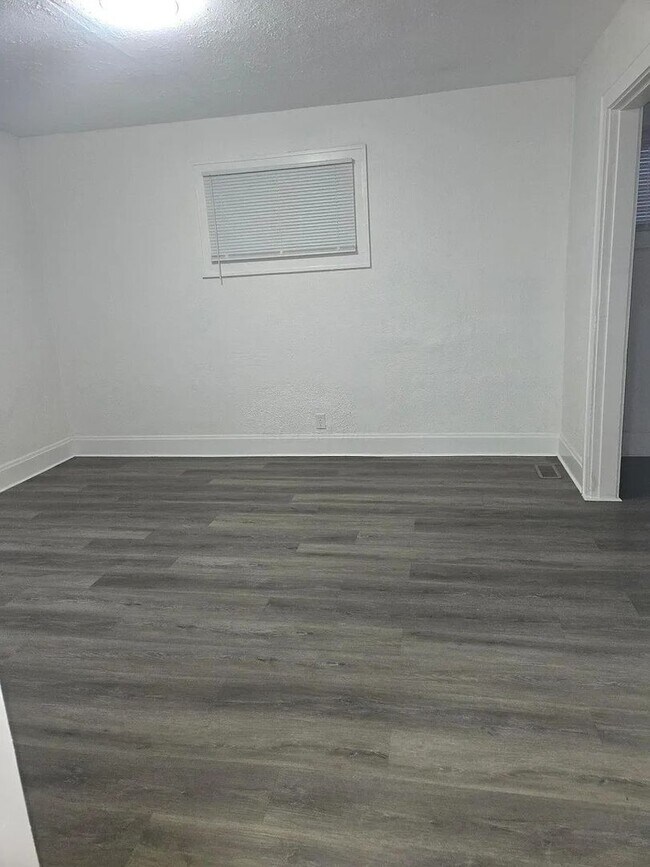 Photo - 127 N Burgess Ave