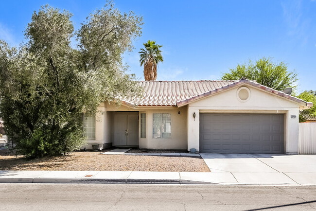 Building Photo - 6409 Rancho Santa Fe Dr