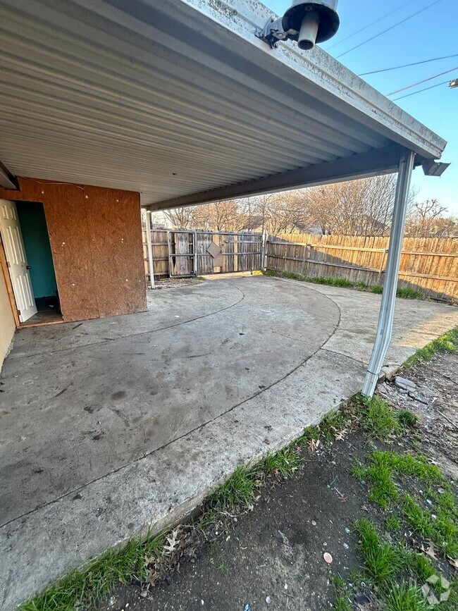 Building Photo - Upgrade your living arrangements Rental