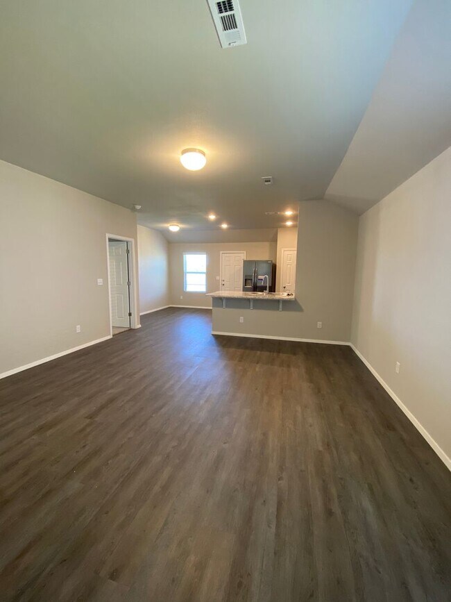 Photo - *Pre-leasing* Three Bedroom | Two Bathroom Home Fox Tail