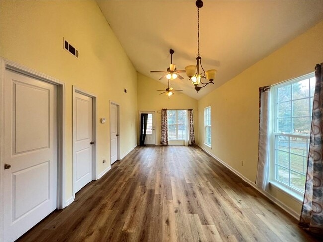 Photo - 1333 Nash Rd NW