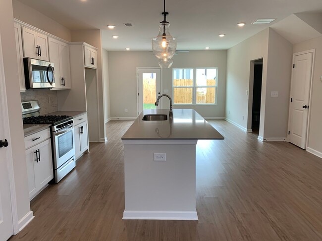 Photo - SUBLEASE AVAILABLE JANUARY 2026-JUNE 2026 WITH OPTION TO RENEW