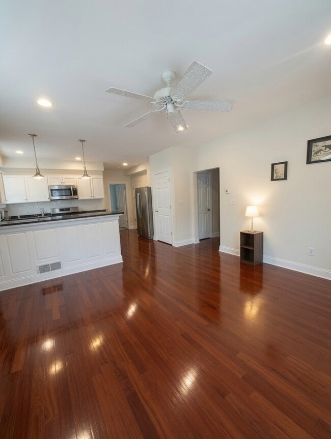 Building Photo - 14 Duval St Unit 1