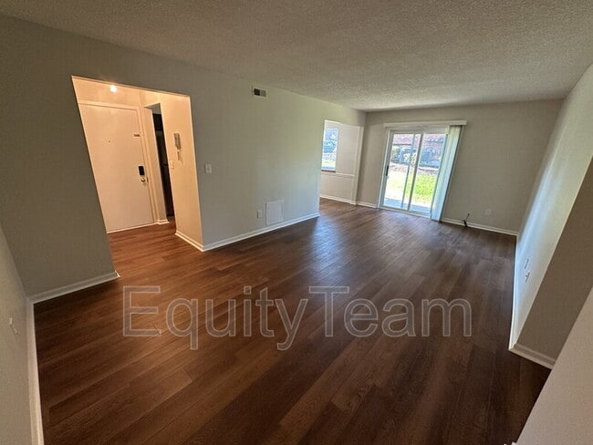 Photo - 3920 Mack Rd