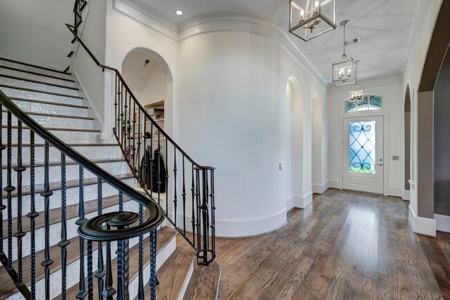 Building Photo - 1602 E Rose Terrace Ln