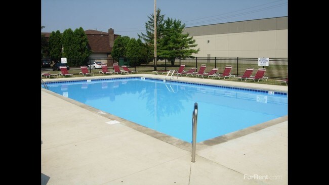Pool - Wilson Court Apartments
