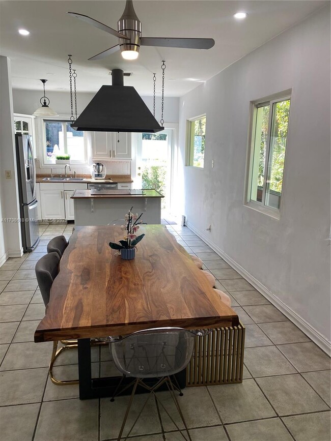 Photo - 1710 Michigan Ave Townhome