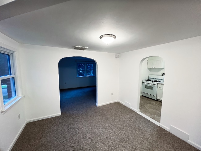 Building Photo - 27 8th Ave Rental