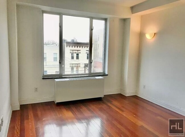 Photo - 31 AVENUE Unit 3C