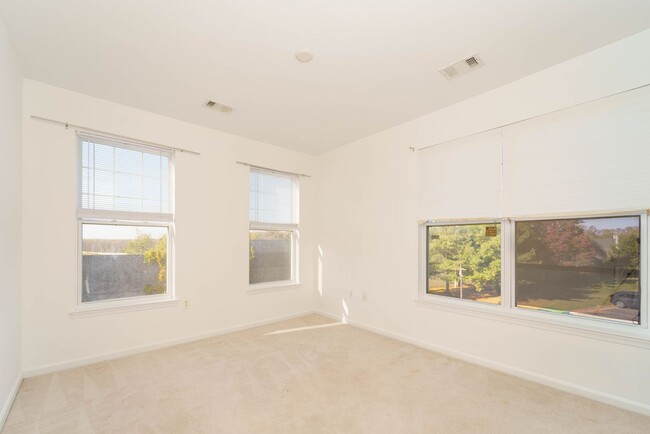 Photo - 3 level 2 BR 2BA condo in Fairfax Ridge