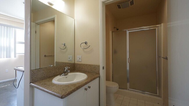 Photo - 922 W 23rd St