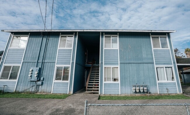 Building Photo - 688 Summer St Unit #4