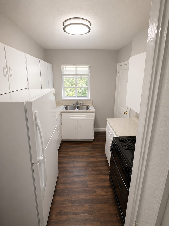 Photo - BRIGHT AND SPACIOUS 3-BEDROOM NEAR ST. MARY'S UNIVERSITY AND WOODLAWN LAKE Unidad 2345 - 03