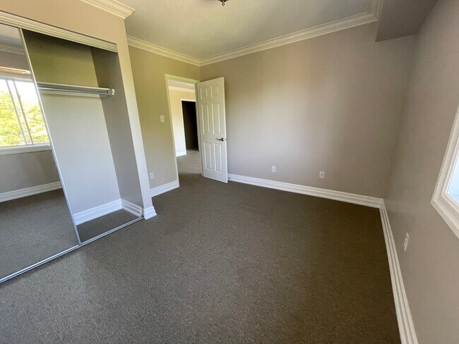 Photo - 1265 Bentley Dr