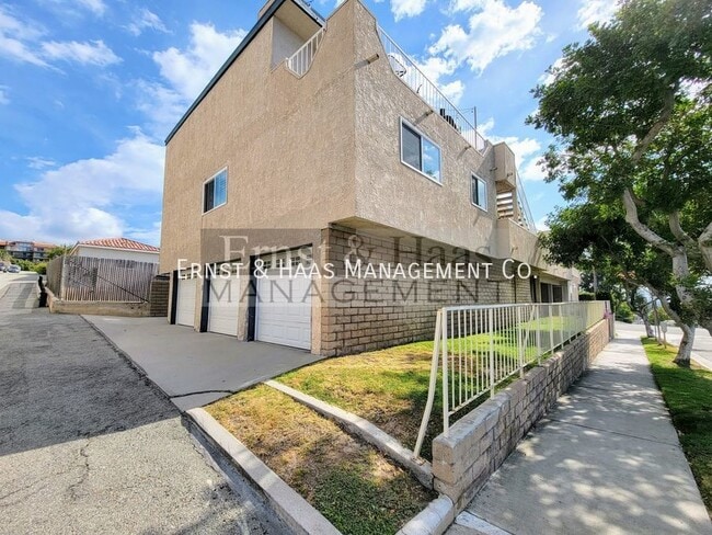 Photo - 2755 E Hill St