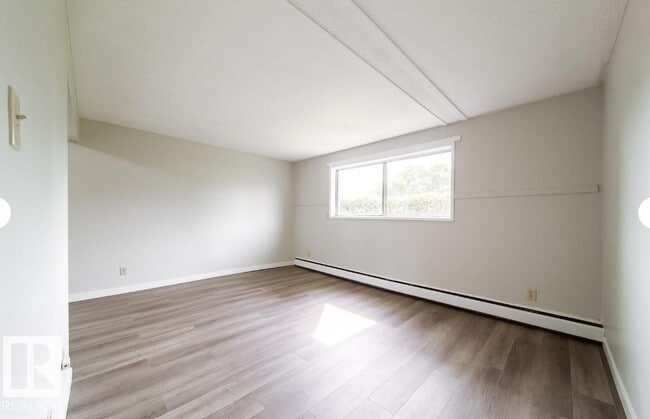 Photo - 3415-3106 106 Ave NW