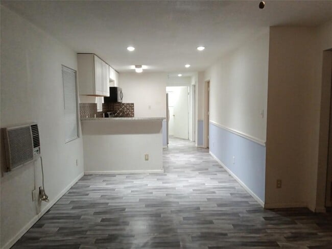 Photo - 468 W Washington St