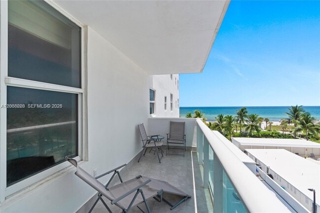 Building Photo - 5001 Collins Ave Unit 4G